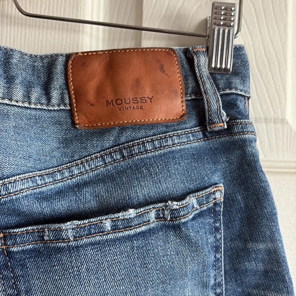 Moussy Straight Leg Blue Jeans with Raw Hem - Picture 10 of 15